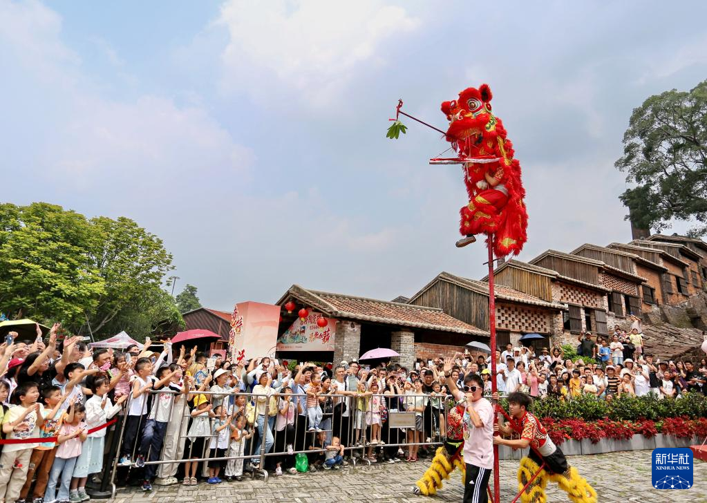五一假期旅游消费市场活力十足