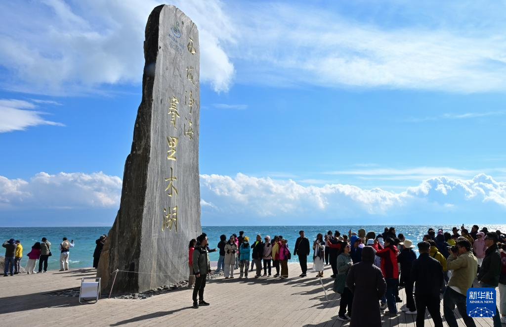 砥砺奋进七十载 天山南北谱华章