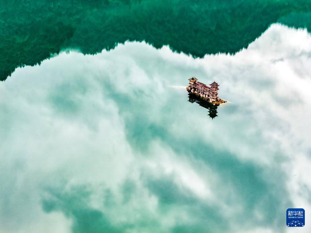 重庆黔江：小南海湿地自然保护区秋景如画