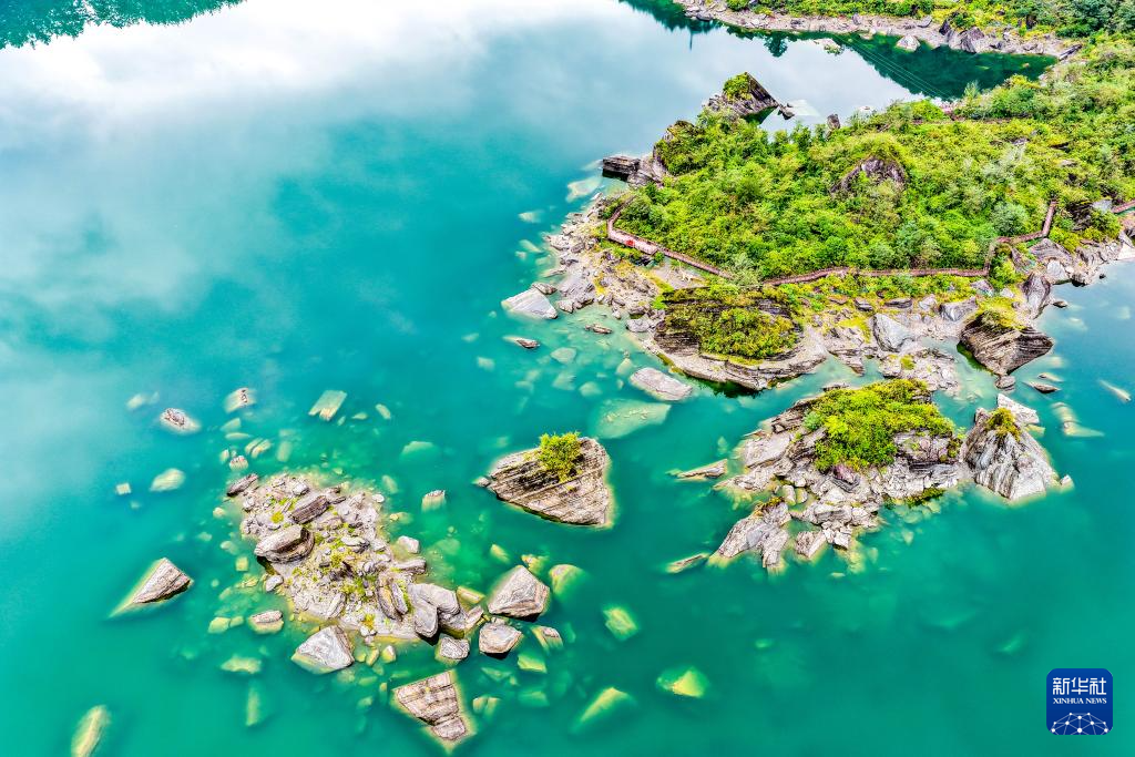 重庆黔江：小南海湿地自然保护区秋景如画