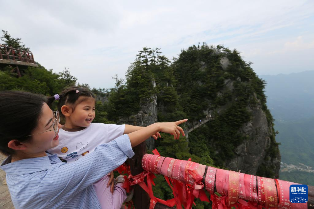 秦岭天竺山生态美景引客来