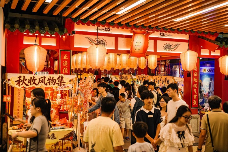 夜游人气旺 消费活力足