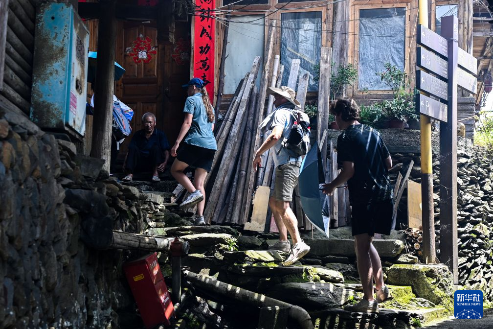 老外爱上在这里“干农活”